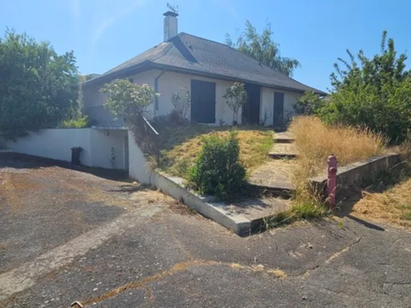 La Malgrange. Dans une impasse, au calme,maison individuelle - SOUS-SOL -GARAGE - COMBLES
