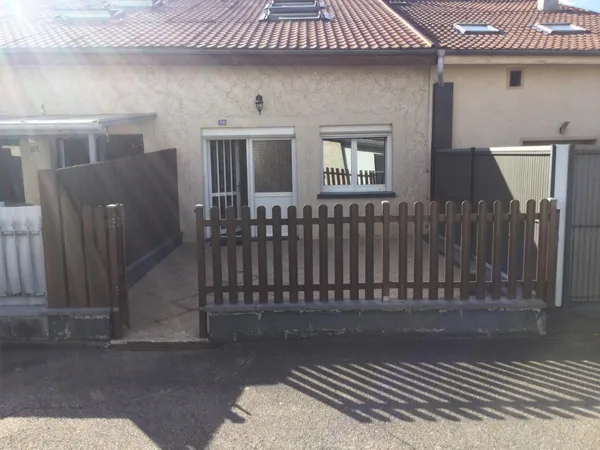 Petite maison/appart, très bon état général, secteur calme, bonnes performaces énergétiques