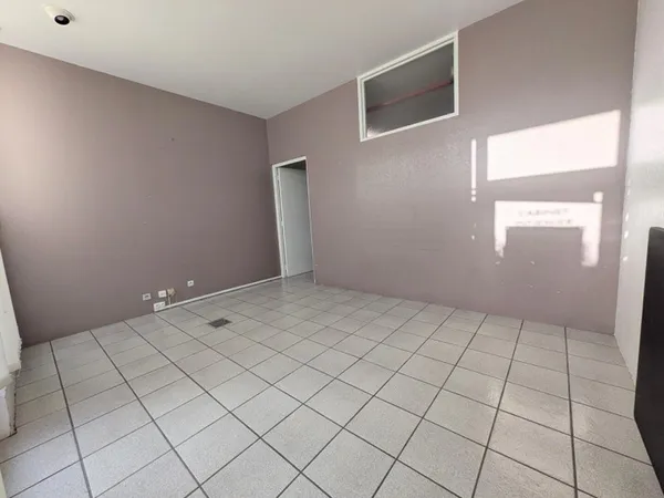Local commercial 3 pièces 37 m²