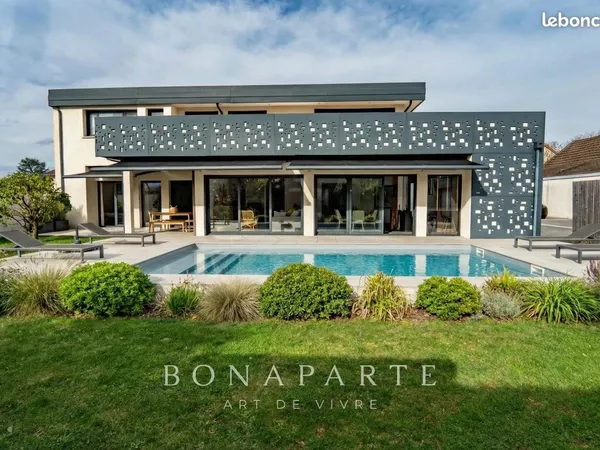 Villa 7 pièces 222 m²