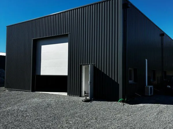 🏭 À LOUER - HANGAR PROFESSIONNEL 250 m² + 300 m² DE COUR