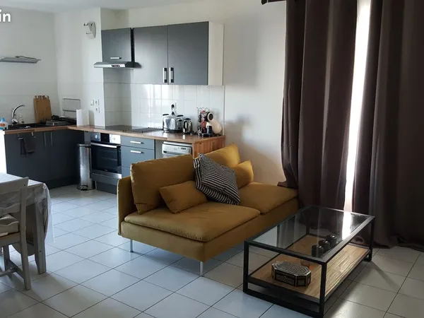 Loue T2 45m² Carré de Soie