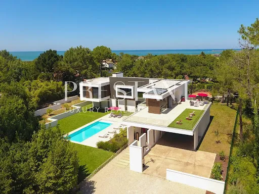 Maison 6 pièces 450 m²
