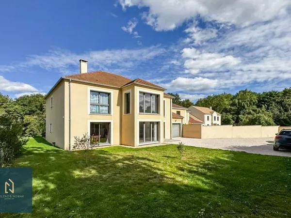 Maison 8 pièces 197 m²