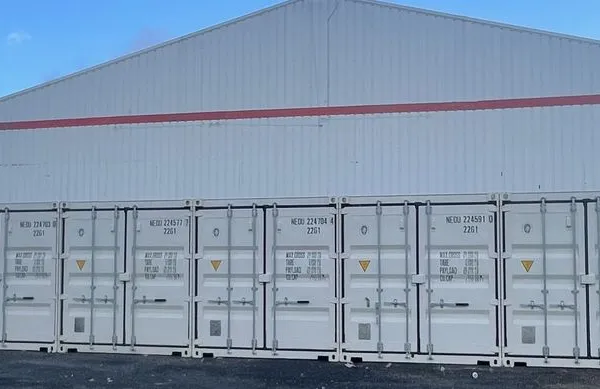 Location box. Containers. Garde-meubles .garage