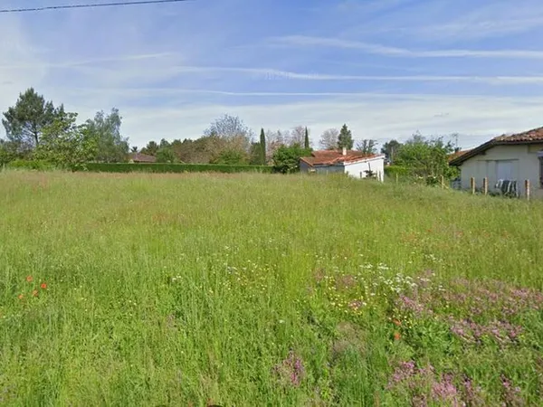 Terrain à bâtir de 763 m² à VILLENEUVE-DE-MARSAN (40)