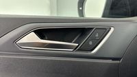 Volkswagen Taigo 1.0 TSI 110ch R-Line DSG7 — photo 32