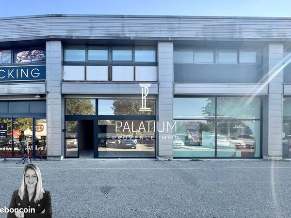 Local 100 m² Salon-de-Provence