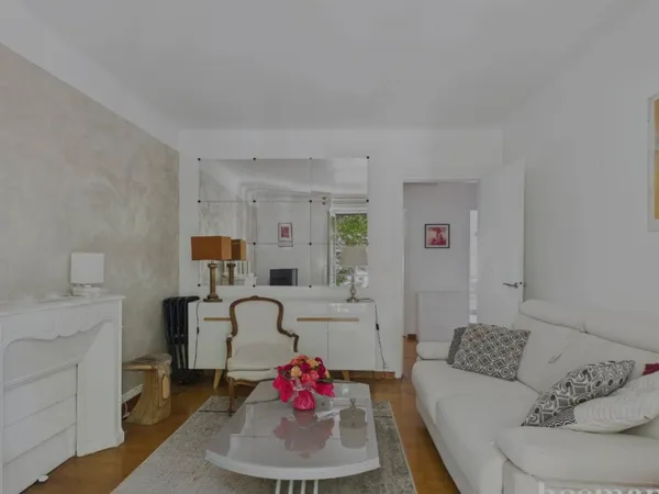 Vends appartement 2 pièces 48 m2 avec balcon Mirabeau 16eme