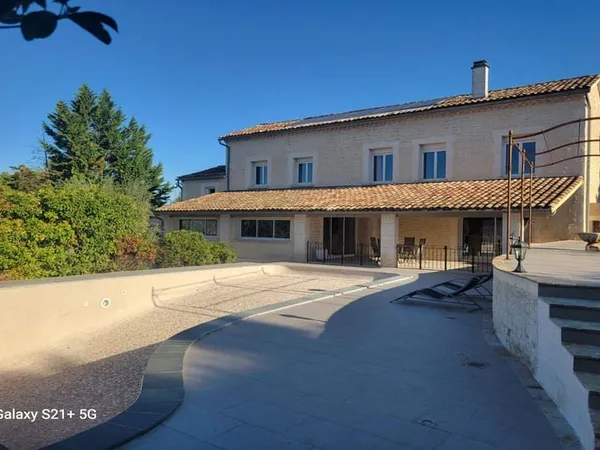 Maison 6 pièces 230 m²