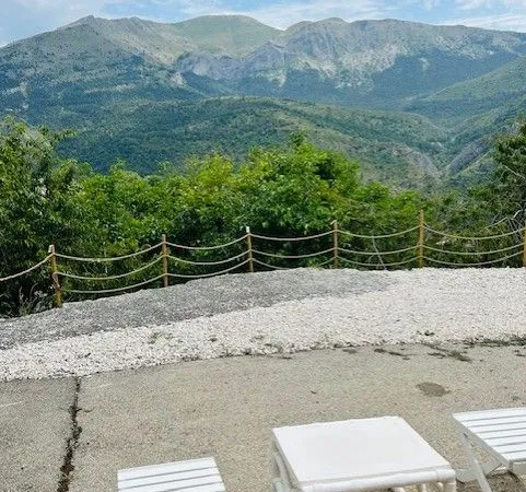 Deux pièces 32 m2 place de parking terrasse