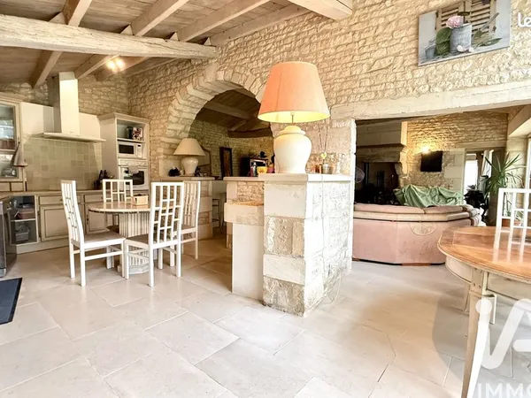 Maison 8 pièces 365 m²