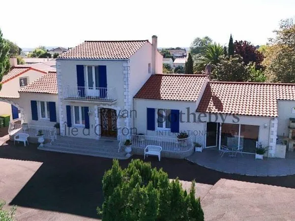 Maison 12 pièces 302 m²