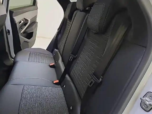 Peugeot 3008 hybrid 136 e-dcs6 — photo 14