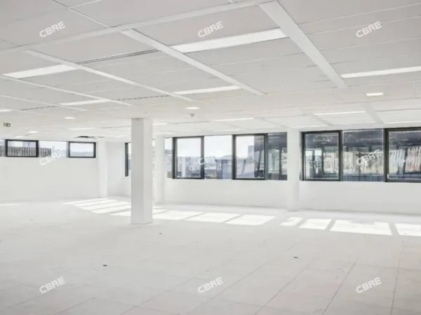 Bureau 763 m²