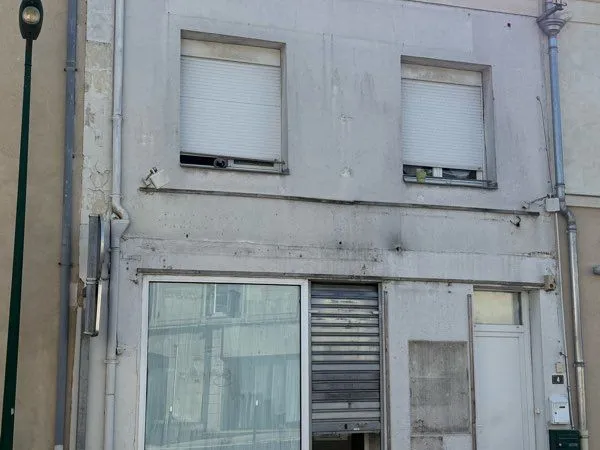 Immeuble avec local commercial
