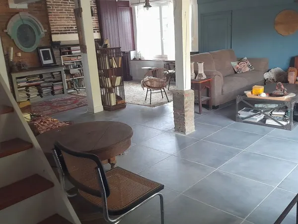 Grande maison en pierre totalement rénovée