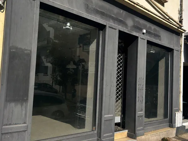 Bureau et espace de travail Location Saint-Juéry  65m² 800€
