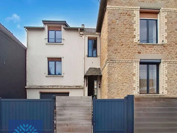 Maison Fougeres 7 pièce(s) 140 m2