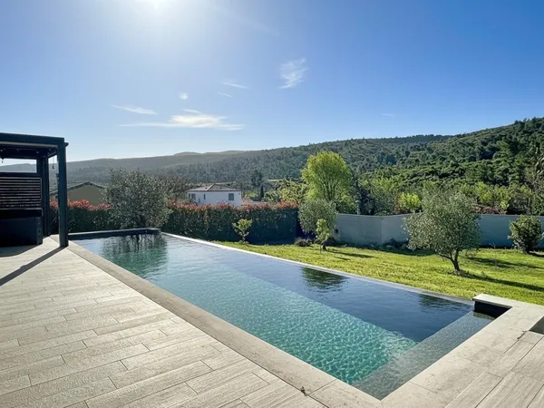 VILLA CONTEMPORAINE UNIQUE FACE A L'ALARIC