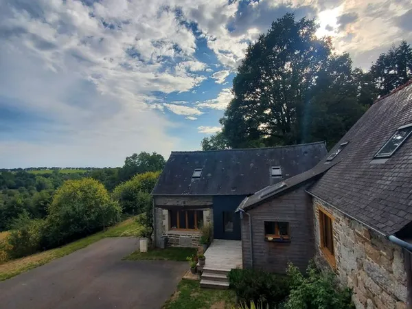Maison en pierre rénovée au calme absolu, 123m2 sur 2,9ha