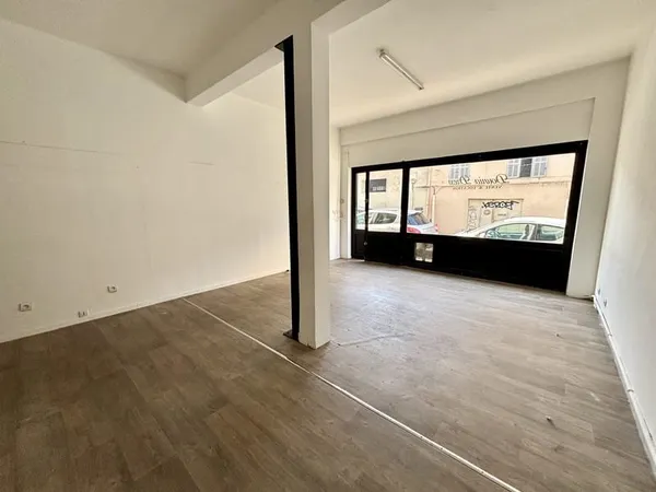 Local commercial de 35m2 - Rue du Génie 13003