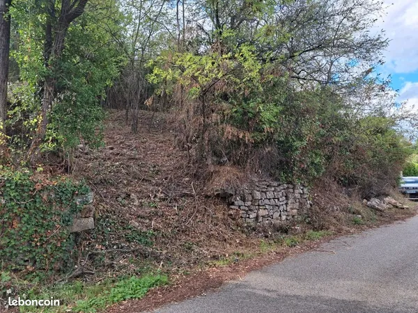 Terrain de 1091 m2 à Aubenas
