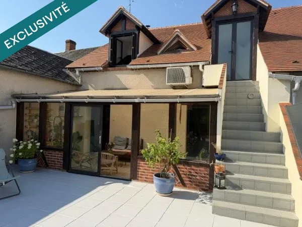 Centre bourg, maison 8 p 6 ch, toit-terrasse & jardin
