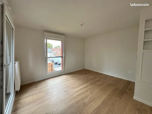 Grand studio de 32 m² avec balcon et parking - à 250 m du tram Brossolette