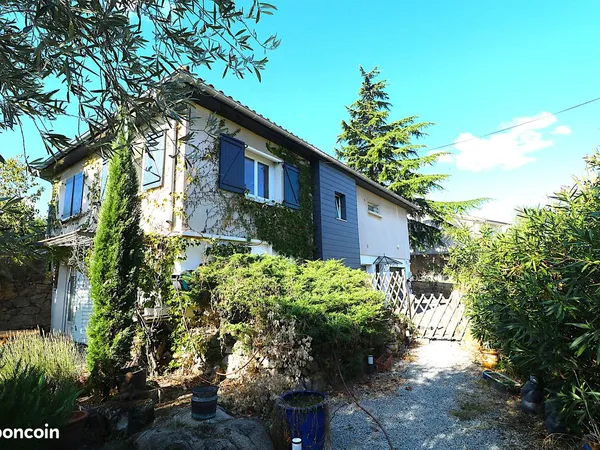BELLE MAISON de 148 m² habitable sur terrain paysage de 664 m²
