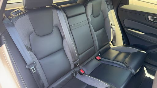 Volvo XC60 2.0 B4 197 Mild-Hybrid Geartronic8 - R-Design – 2020 – 142691 km – Diesel – Boîte Automatique — photo 31
