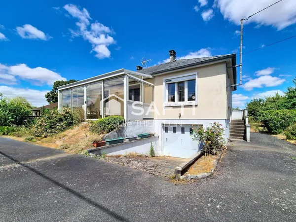 Maison avec sous-sol total sur terrain clos