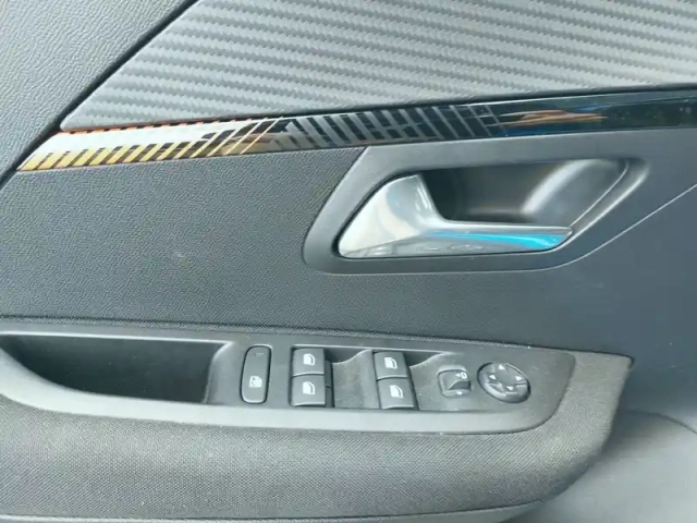 Peugeot 208 electrique 50 kwh 136ch — photo 50
