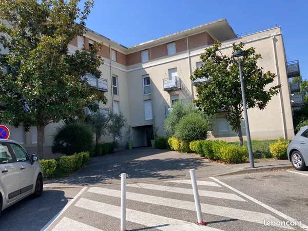 Aix-en-Provence - Studio meublé avec parking dans résidence arborée