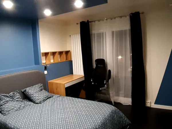 Chambre 15 m² avec salle de bain privative