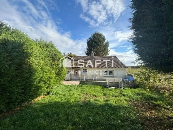 Maison en brique de plain-pied avec jardin au calme