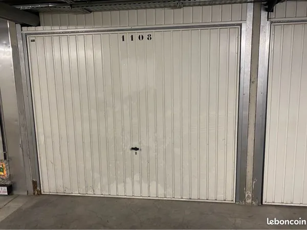 GARAGE FERMÉ 12 m² - ROYAL CAP - MARINA BAIE DES ANGES