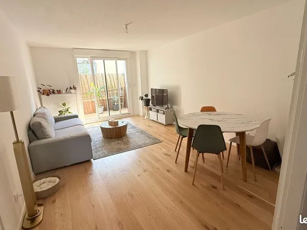 Appartement 3 pièces 62 m2 rénové avec jardin + terrasse + garage - Wacken- Parlement Européen - vie