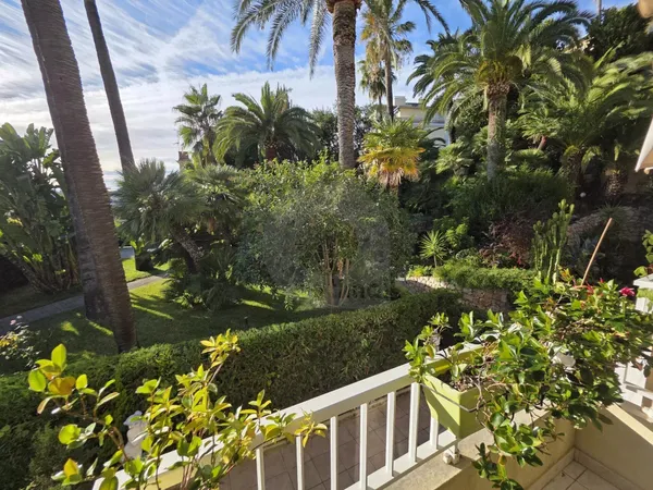 BEAU QUATRE PIECES TERRASSE DOUBLE GARAGE MENTON GARAVAN