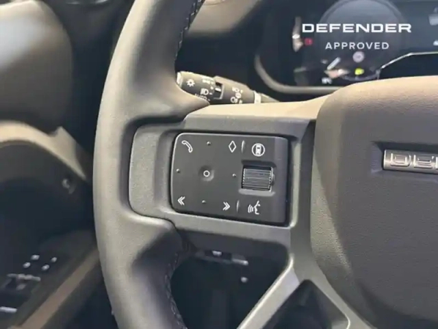 Land Rover Defender 110 2.0 p300e phev x-dynamic hse — photo 13