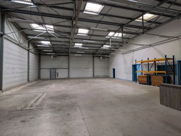 Local 500 m² panazol