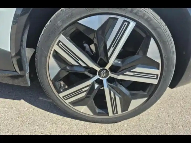 Renault Megane e-tech electric ev60 220ch iconic super charge -b — photo 13