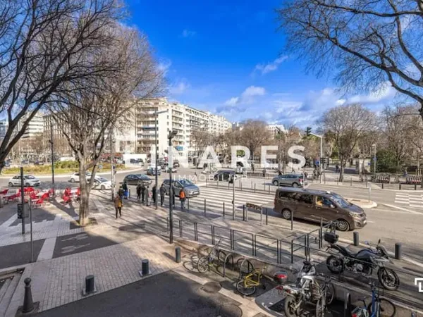 Local 4 pièces 74 m²