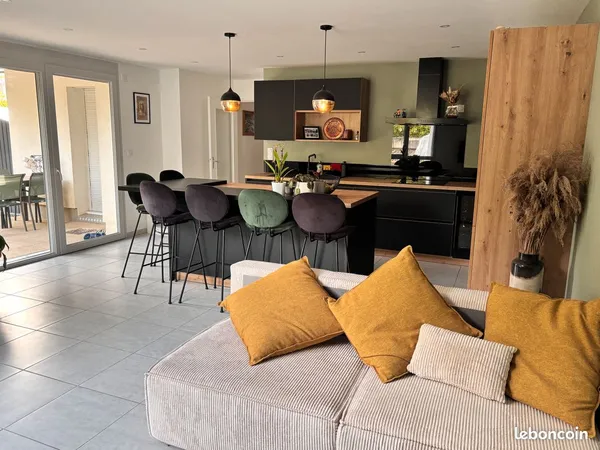 Appartement T4 81 m² bord du Lac de Nantua
