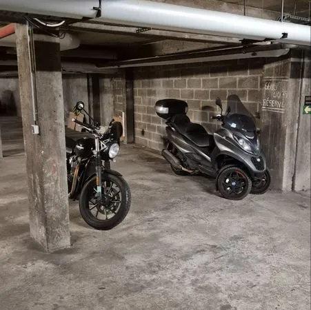 Location emplacement scooter / moto