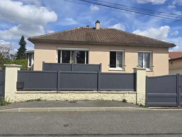 MAISON DE PLAIN PIED SUR SOUS-SOL TOTAL + GARAGE + JARDIN CL