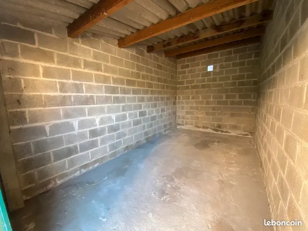 Grand garage 15 m² centre Montluçon pour location