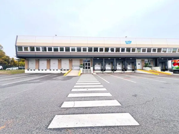 Local d'activité 1395 m²
