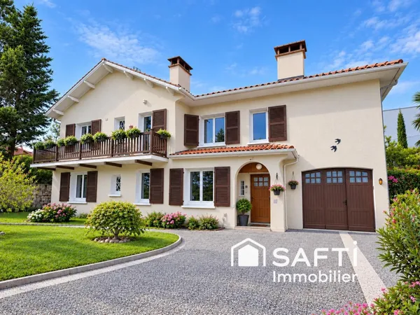 Maison rénovée de 230m² proche OLORON SAINTE MARIE