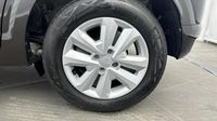 Dacia Sandero 1.0 TCe 90ch Expression — photo 11